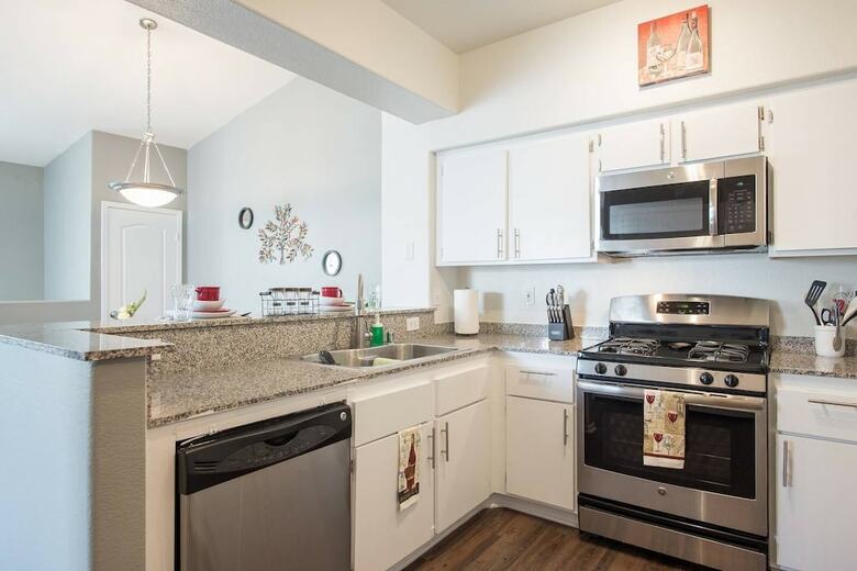 Apartamento Modern Quiet Home - 15 Minutes To Strip With Pool!