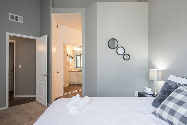 Apartamento Modern Quiet Home - 15 Minutes To Strip With Pool!