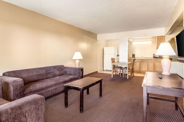 Motel Rodeway Inn & Suites