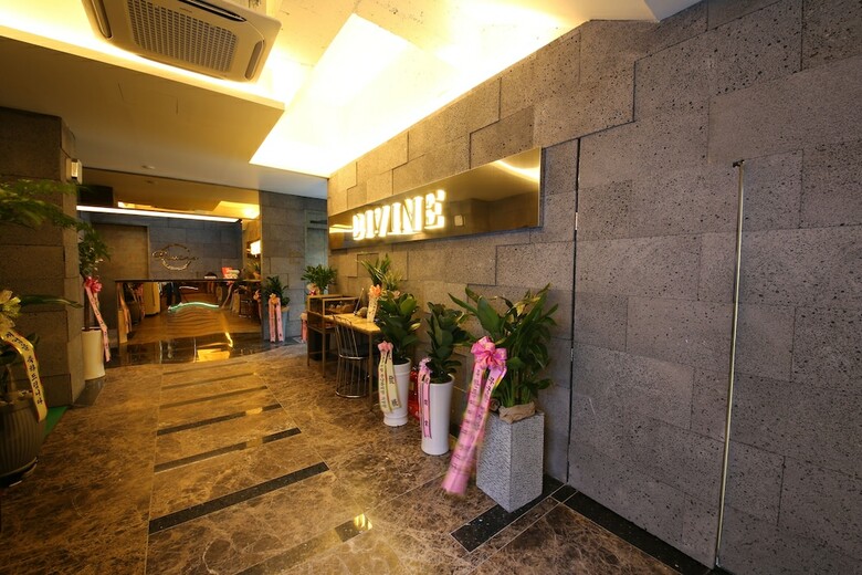 Divine Hotel