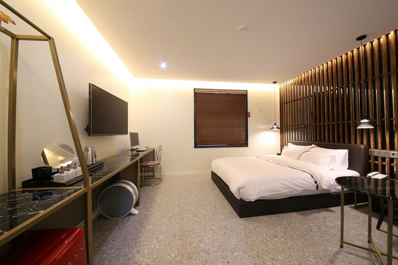 Divine Hotel