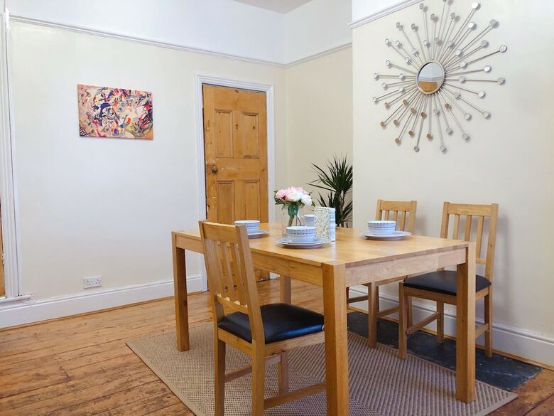 Lovely 3 Beds House 6 Guests King Beds