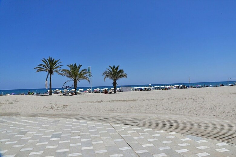 Apartamentos First Line Of The Beach