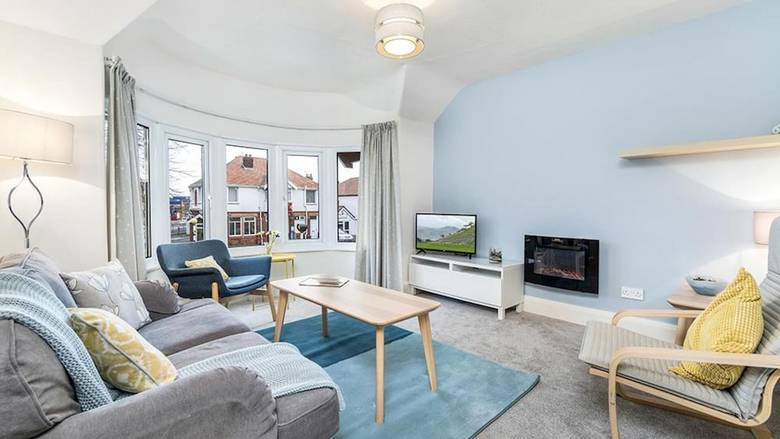 Gwylan Apartment In Penrhyn Bay, Modern And Beautifully Presented