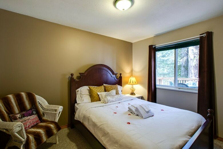 Mt. Baker Lodging Cabin 78 - Sleeps 8!