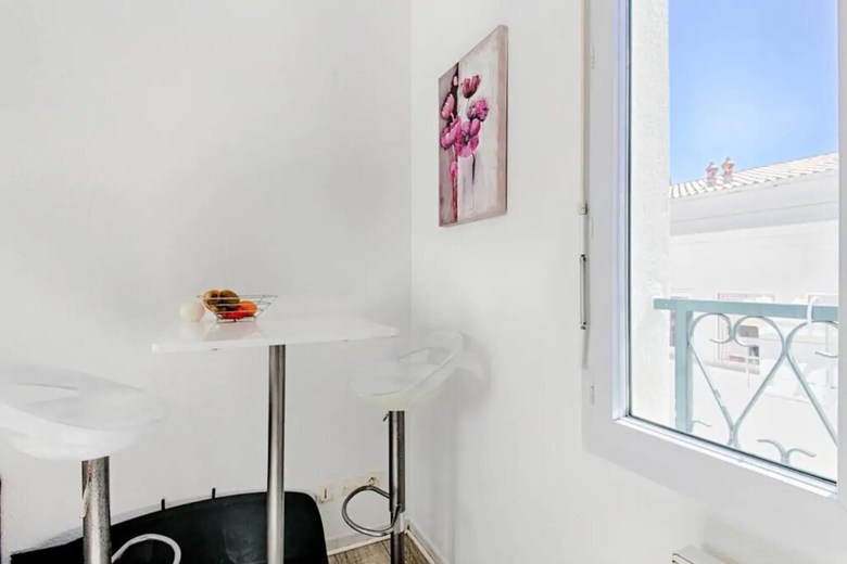 Spacious 1 Bedroom Apartment With Big Rooftop Terrace In Nice