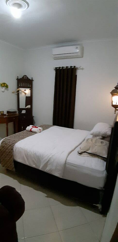 Hotel Renaya Griya Guesthouse