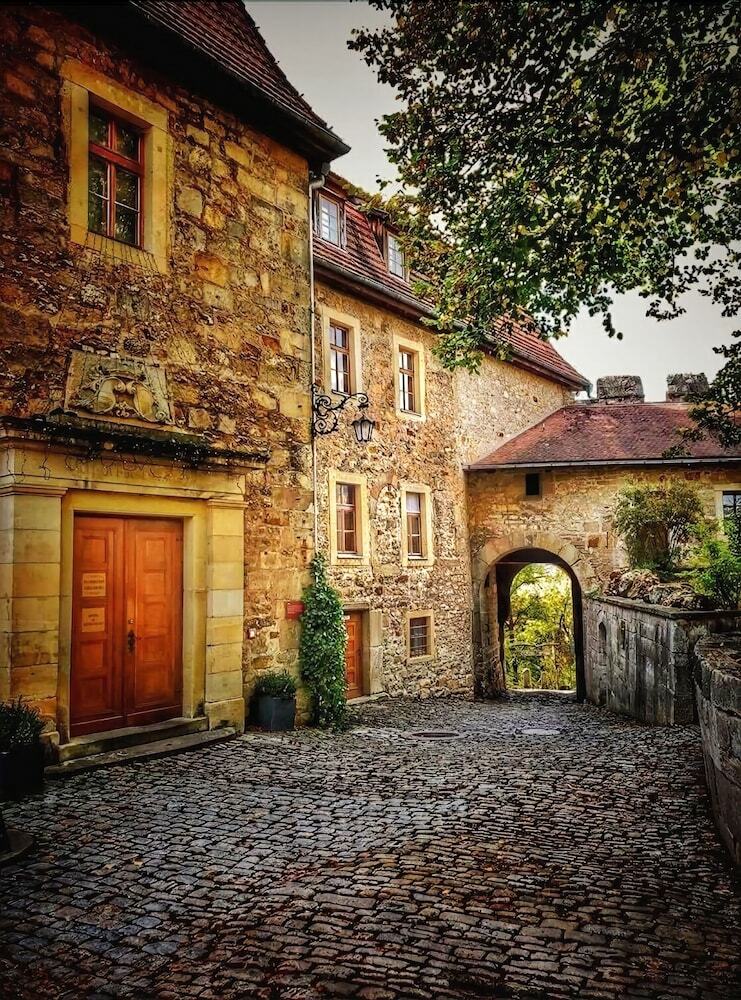 Hotel Und Restaurant  Auf Der Creuzburg