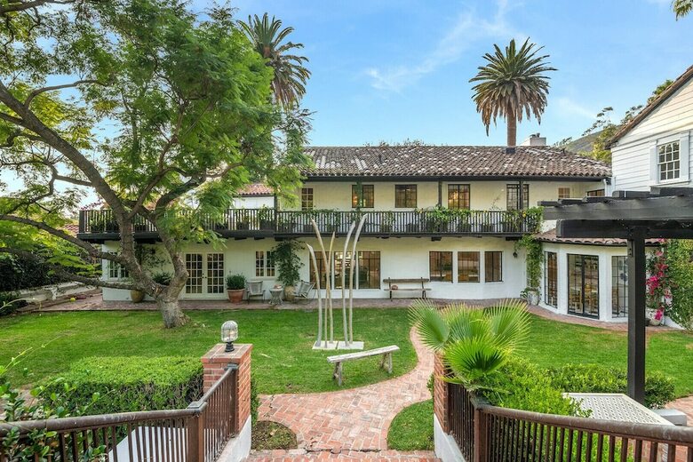 Pearl Of The Hollywood Hills