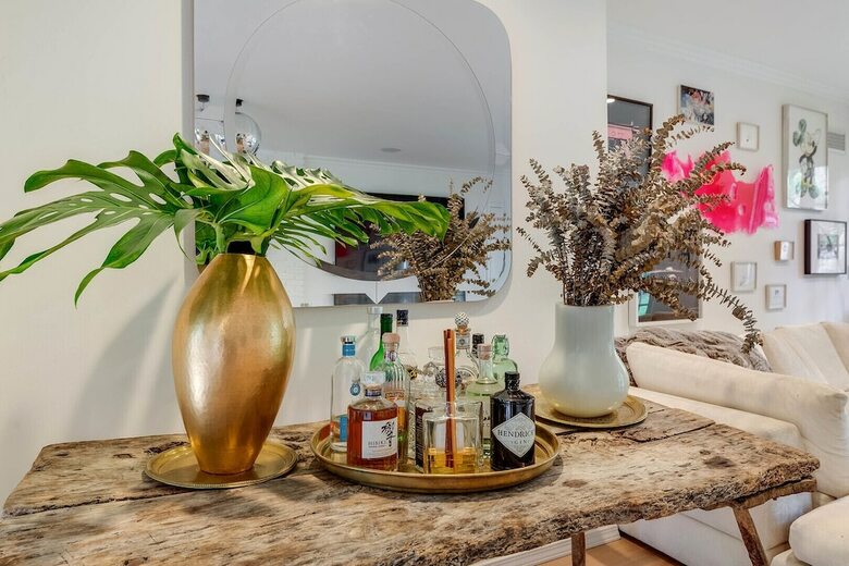 Pearl Of The Hollywood Hills