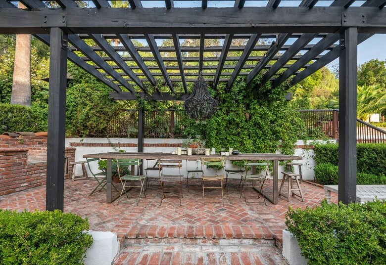 Pearl Of The Hollywood Hills