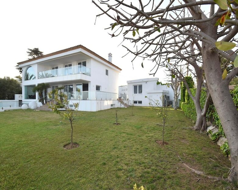 Villa Gaud� Vilanova House