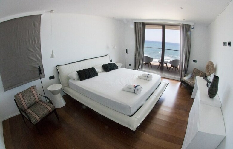 Villa Gaud� Vilanova House