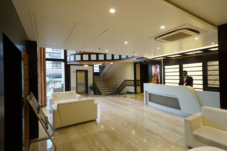 Hotel Square Inn