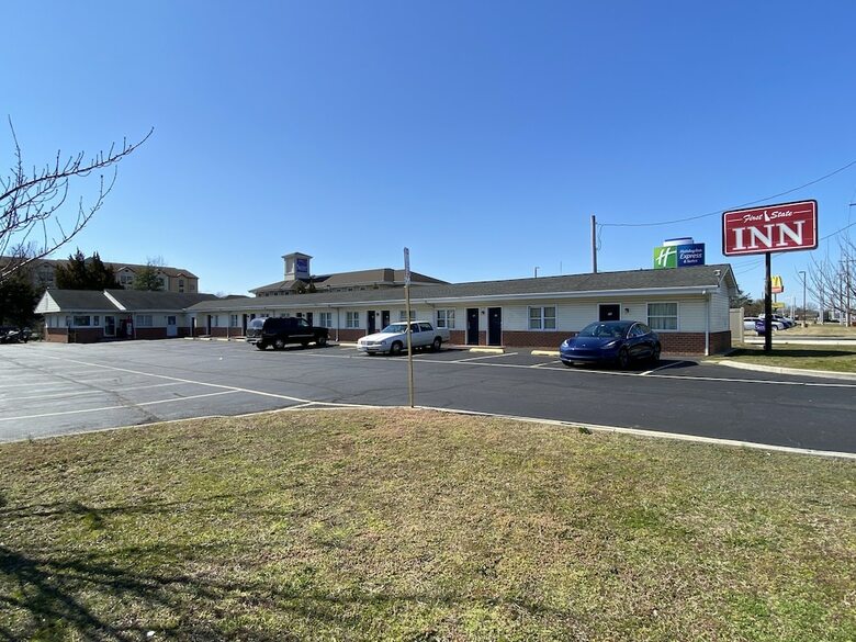 Motel First State Inn