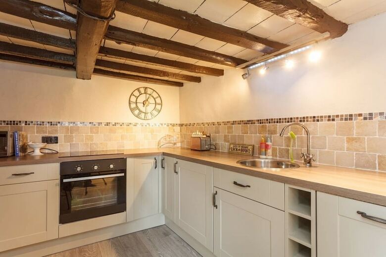 Thatch Cottage With Jacuzzi In Brockenhurst