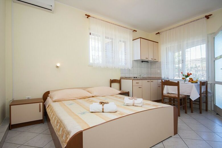 Hotel Apartments & Rooms Mikelin