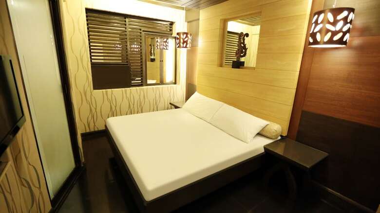 Hotel Victoria Court Gil Puyat