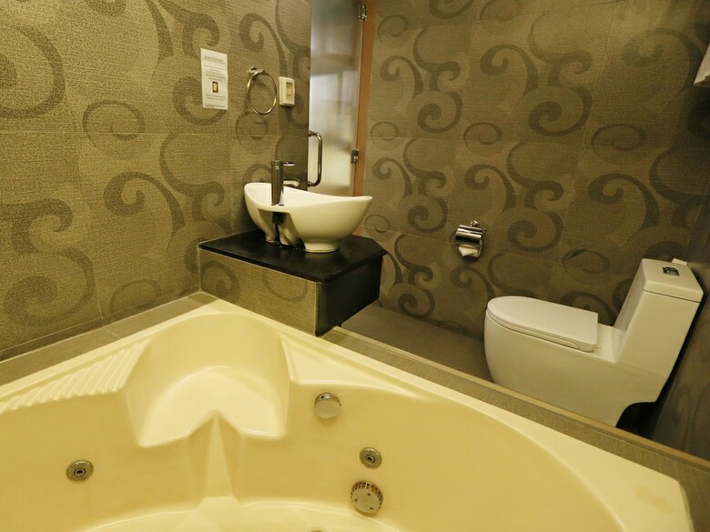 Hotel Victoria Court Gil Puyat