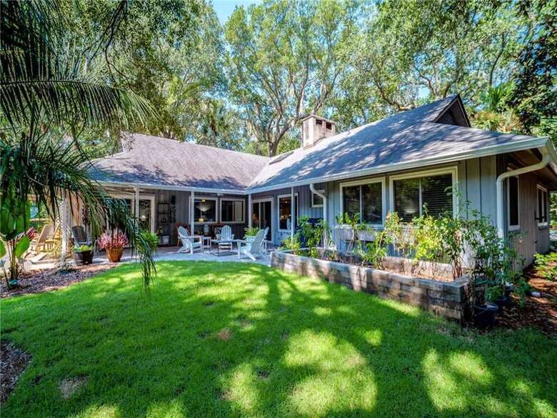 Mooring Buoy 187, 4 Bedrooms, Deck, Lagoon, Sleeps 10