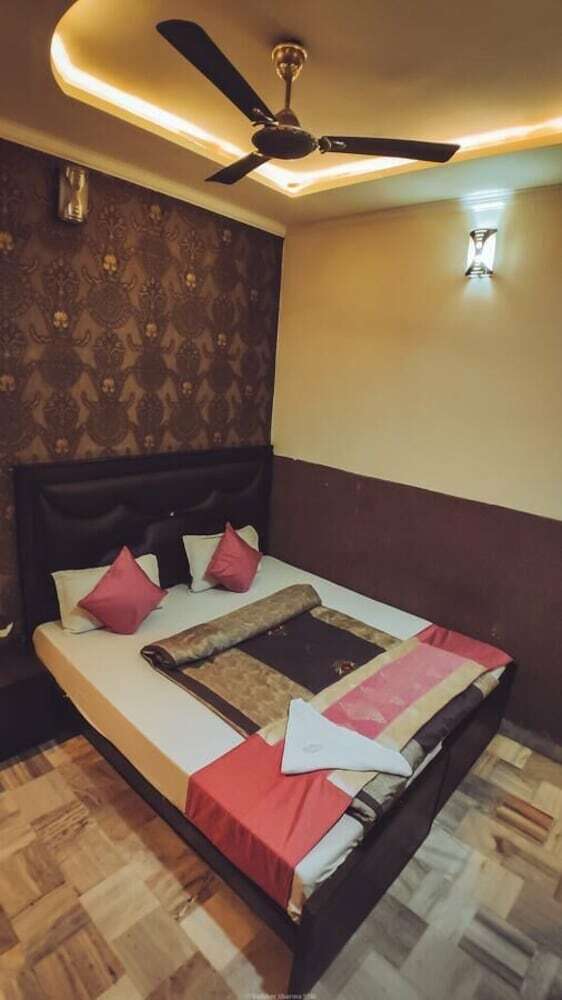 Hotel Lucky Restaurant And Guest House