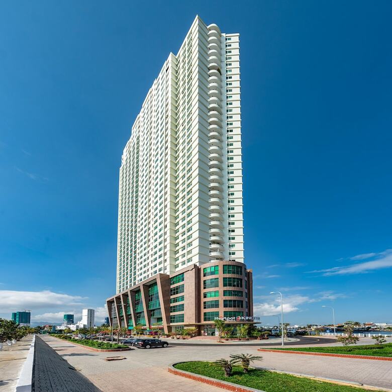 Skyline Serviced Apartments