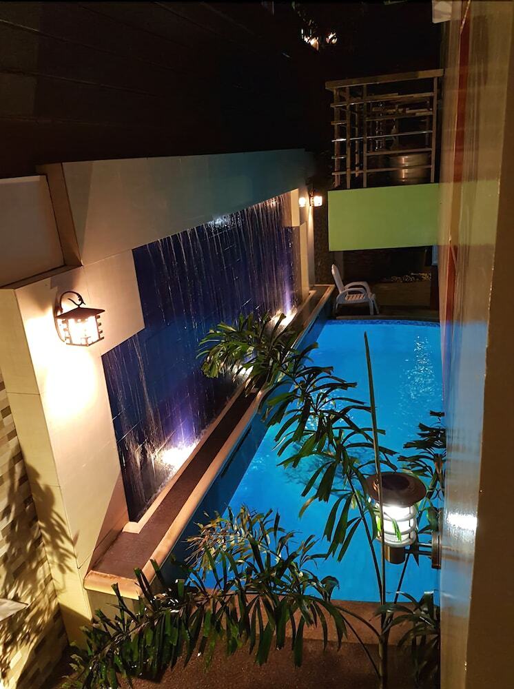 Hotel Southpoolside Tourist Inn