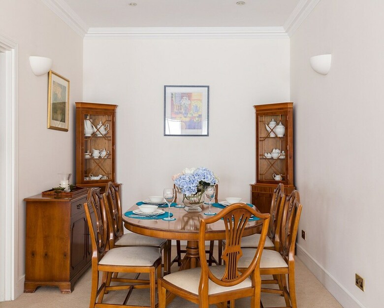 2-bed 2-bath Next To Park Lane
