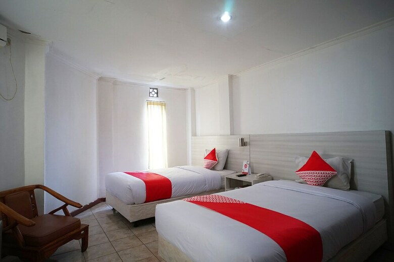 Capital O 2885 Hemra Hotel