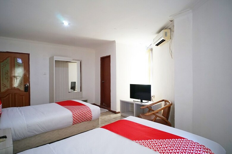 Capital O 2885 Hemra Hotel