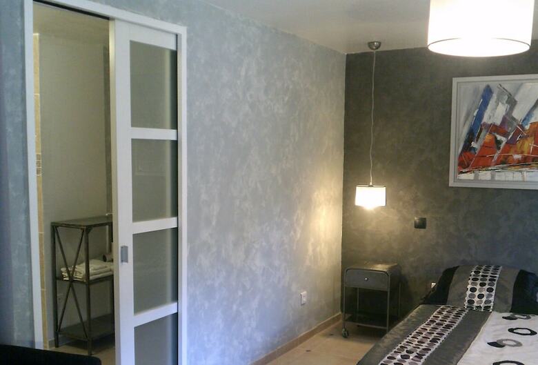 Bed & Breakfast Le Mas Aux Ar�mes - Adult Only