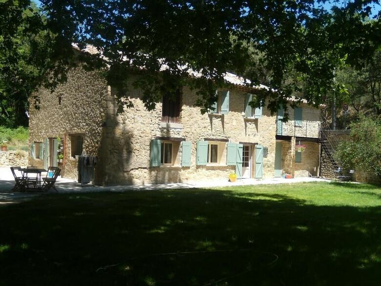 Bed & Breakfast Le Mas Aux Ar�mes - Adult Only
