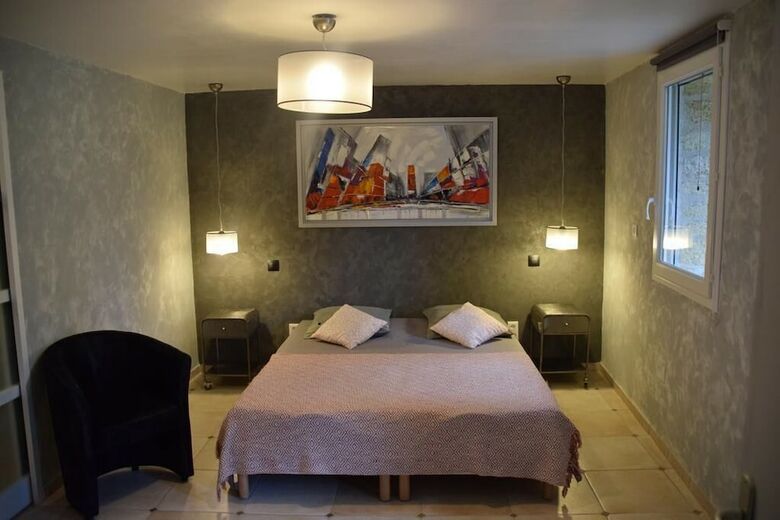 Bed & Breakfast Le Mas Aux Ar�mes - Adult Only