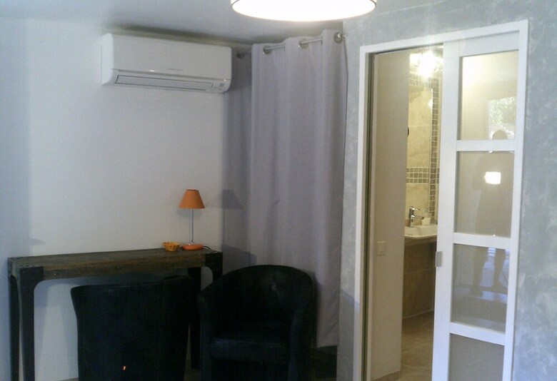 Bed & Breakfast Le Mas Aux Ar�mes - Adult Only