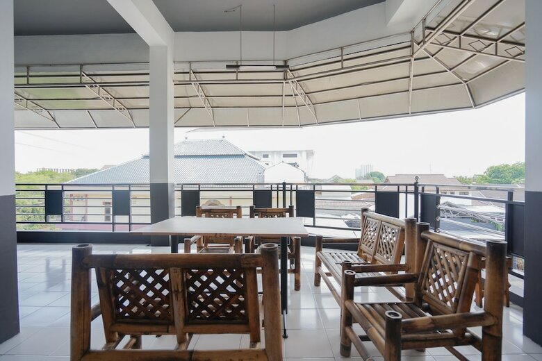 Hotel Oyo 1624 Panjang Jiwo Residence