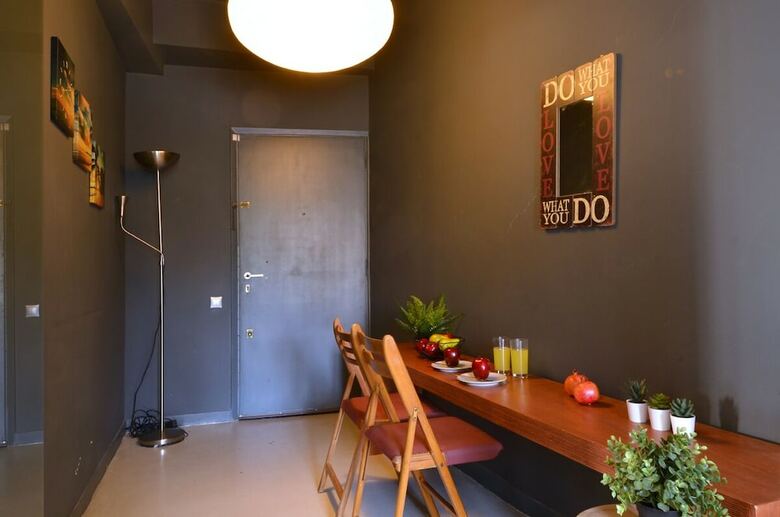 Kerameikos, A Lovely Apartment