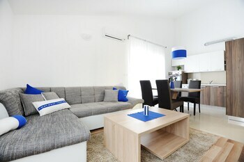 Apartments Hills