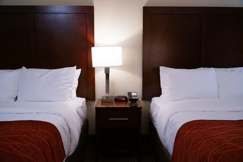 Hotel Lotus Blu Inn & Suites