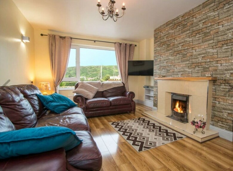 3-bed House In Clonmany With Panoramic Hillside Se