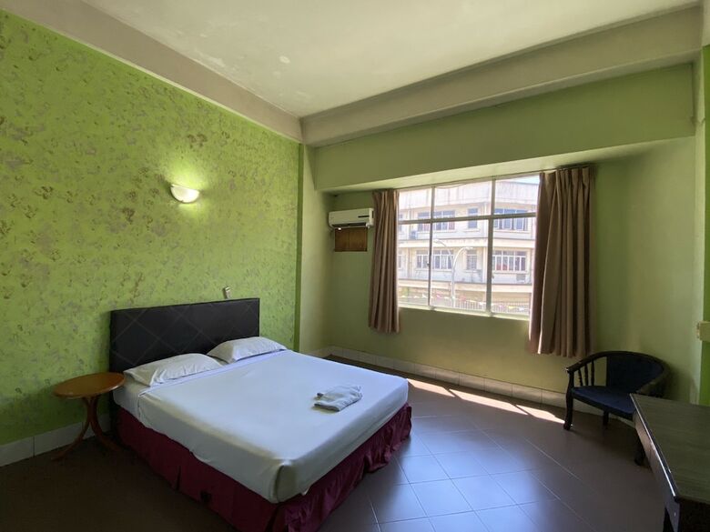 Oyo 89997 Kurnia Hotel