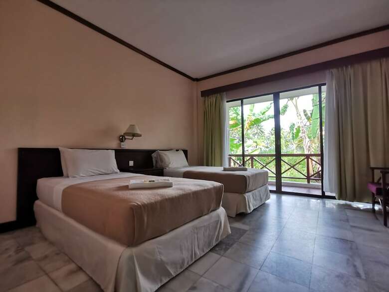 Oyo 89972 Borneo Paradise Beach Hotel