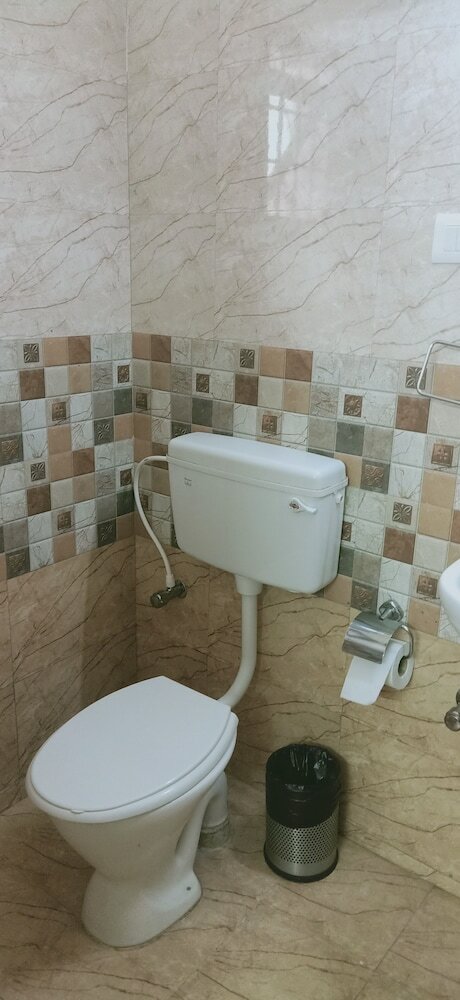 R Hotel - Manapakkam