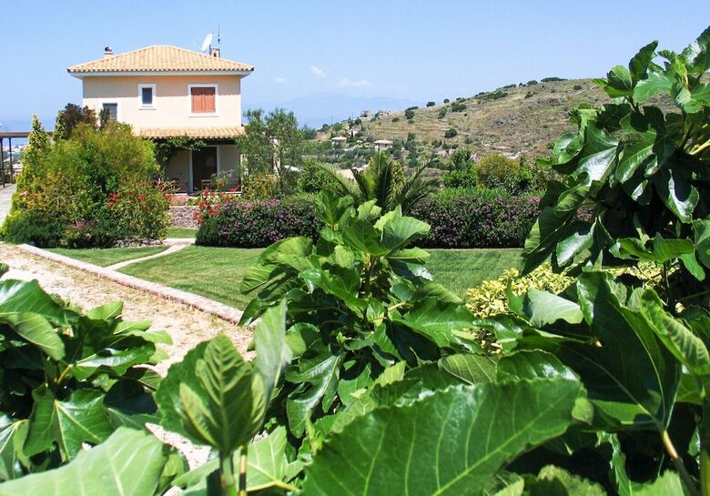 Villa Phaedra With Pool And View