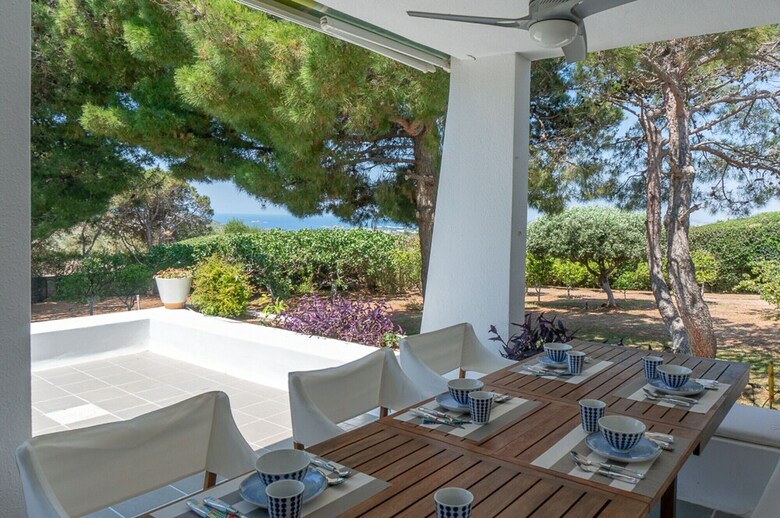 Villa Oasis, Coastal Villa With Pool And Garden