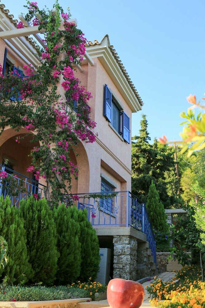 Villa Grejo, Opulent Mansion With Pool