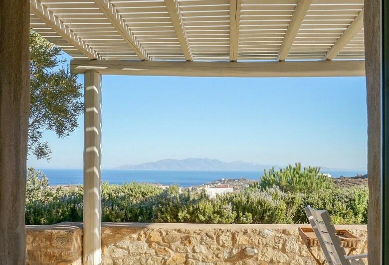 Villa Benjamin Button With Pool In Agrari Beach