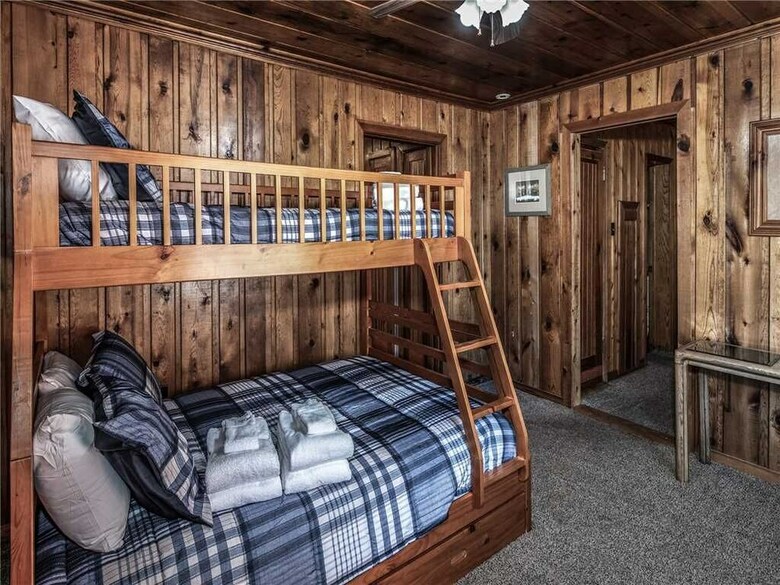 Alpine Cabin, 3 Bedrooms, Hot Tub, Deck, Sleeps 8