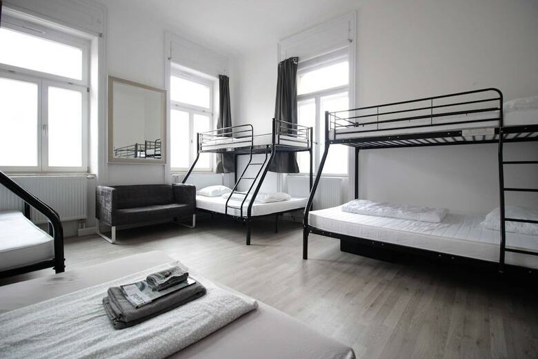 Hotel Ger�umiger Altbau F�r Gro�e Gruppen