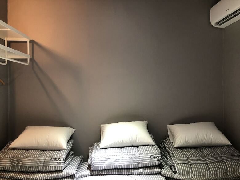 Hostal Adios - Hostel