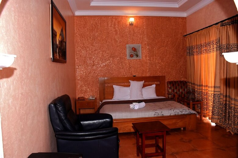 Lamaison Hotel